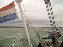 Onze derde geraffelde Nederlandse vlag. Het wordt weer tijd voor een nieuwe nog een paar dagen wachten.