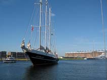 De Eendracht vertrekt gelijk met ons vanuit Vlissingen